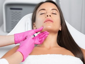 Yağ enjeksiyonu ile yüz estetiği